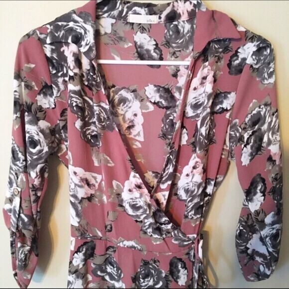 ✨Jella C Floral Wrap Dress✨ - Picture 5 of 5